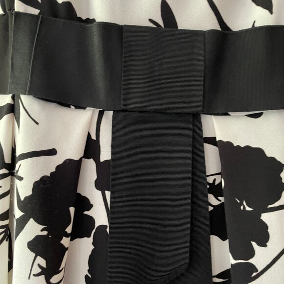 Sleeveless black & white dress (below the knee) - Picture 6 of 11